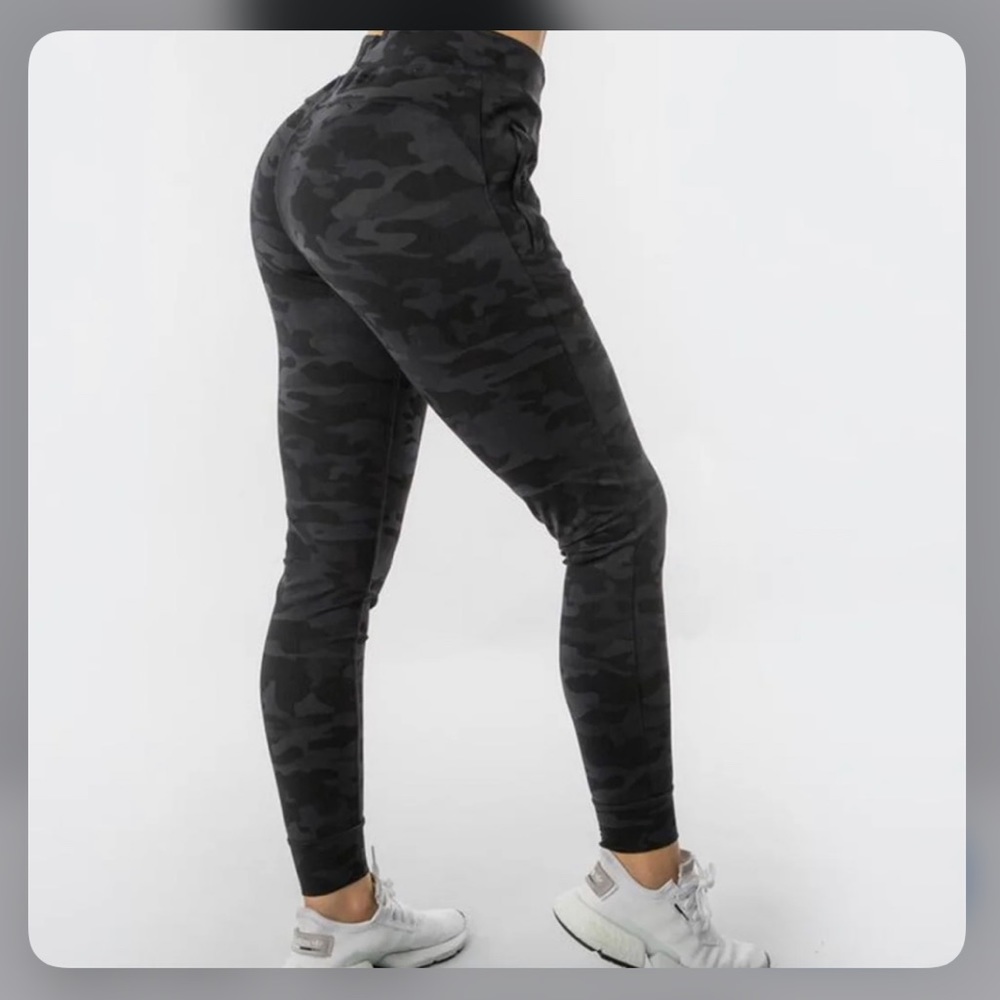 Alphalete black camo joggers
